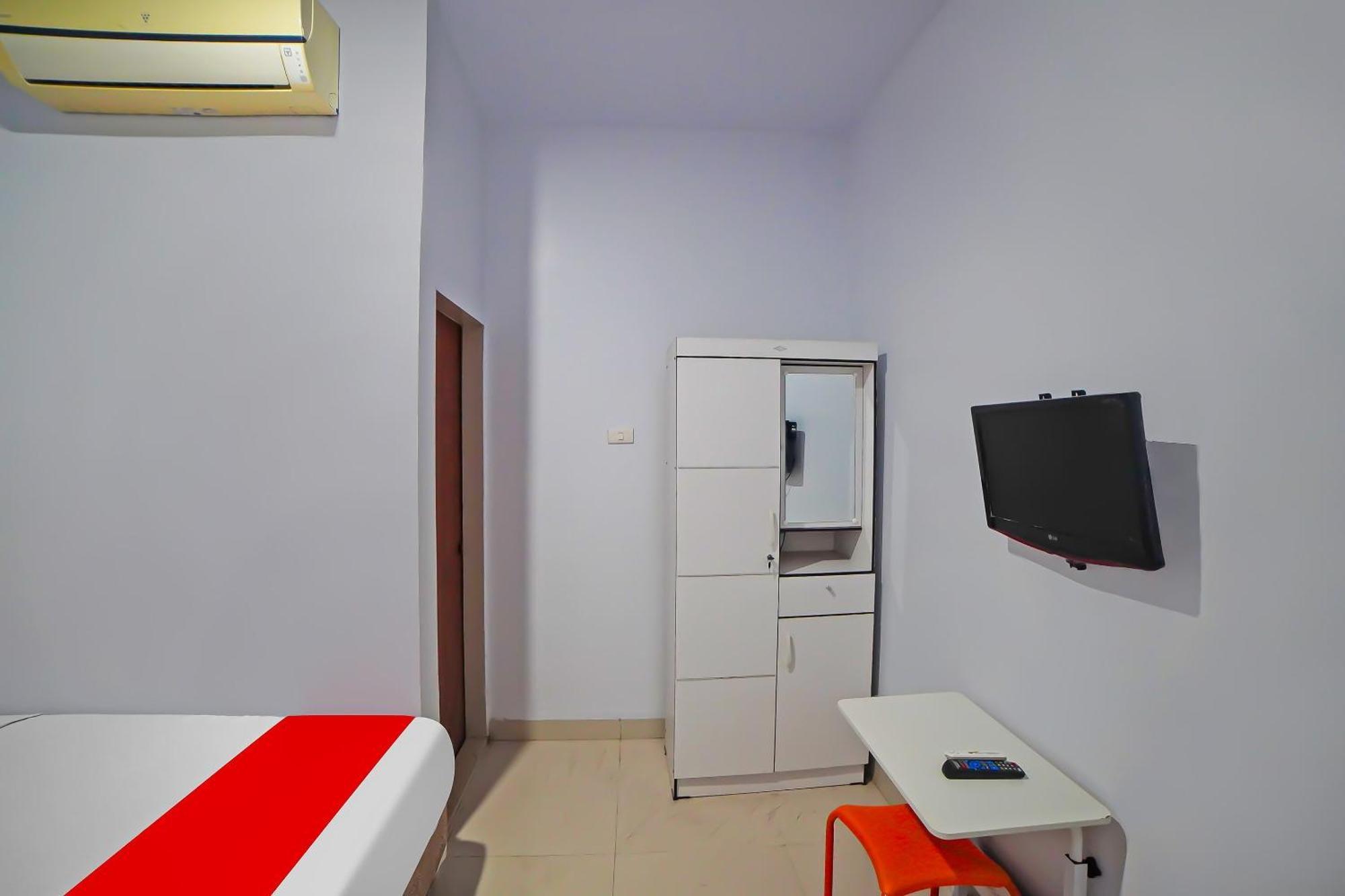 Oyo 92342 Hotel Batik Traveller Medan Eksteriør bilde